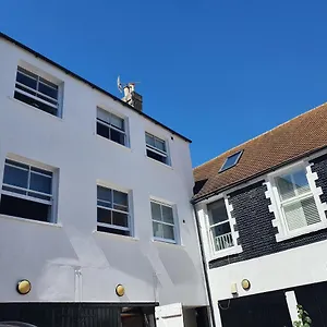 Waynes Place 3* Brighton